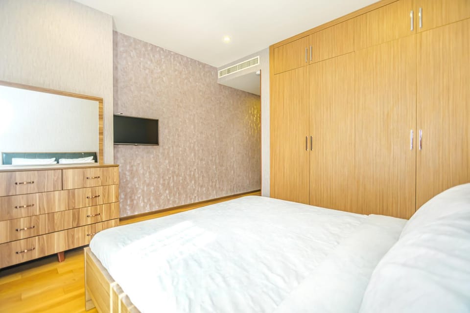 Bed, TV and multimedia, Bedroom, wardrobe, air conditioner
