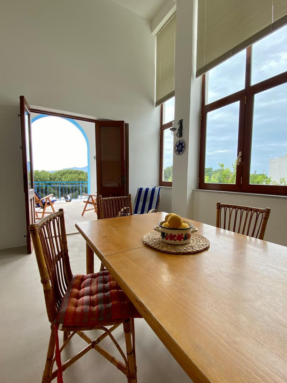 Seating area, Dining area