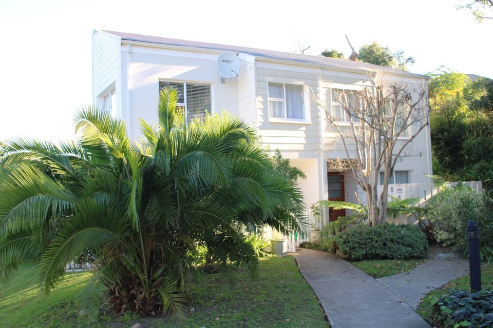 Property building, Facade/entrance, Garden