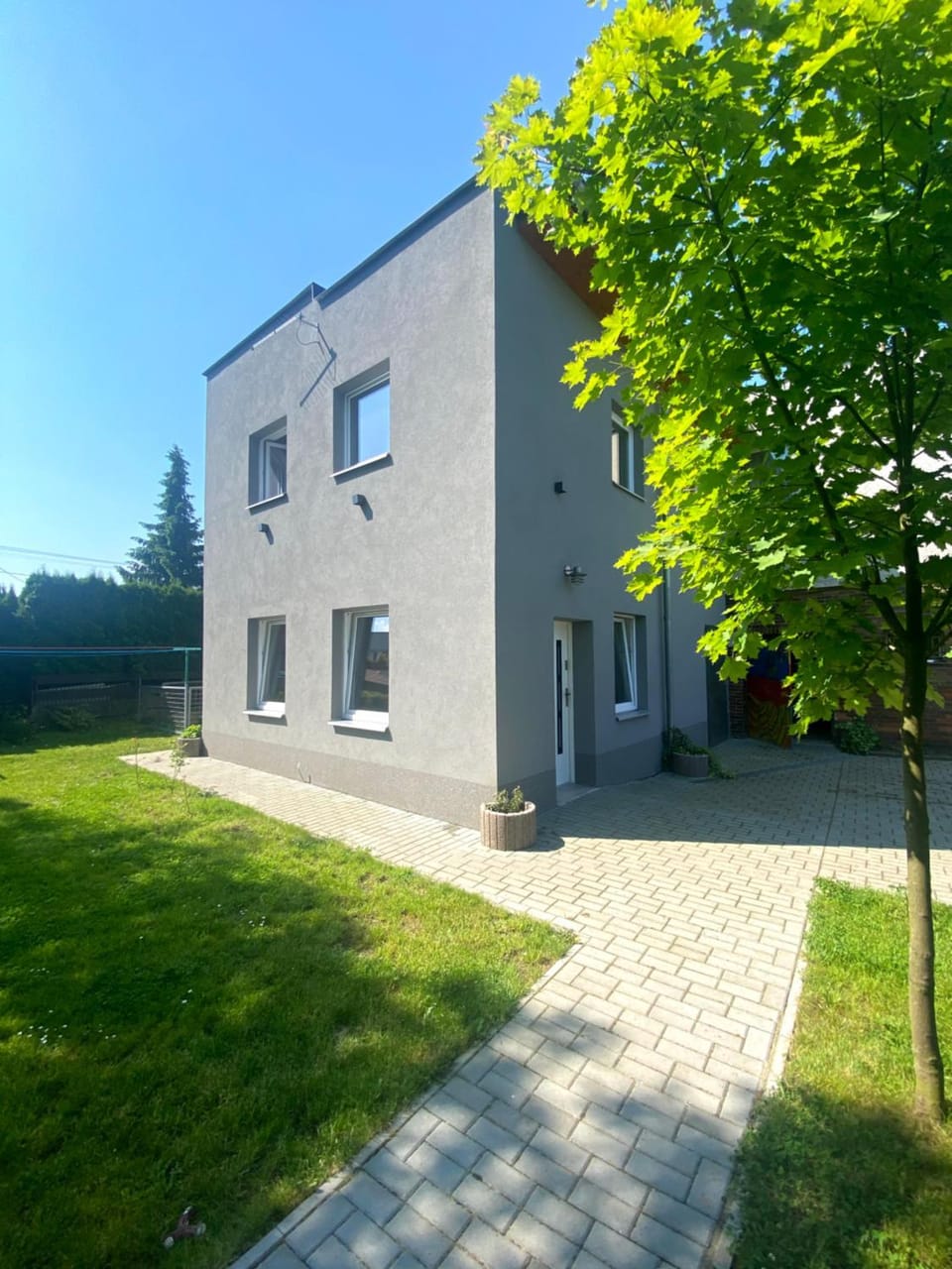 Property building, Facade/entrance, Garden