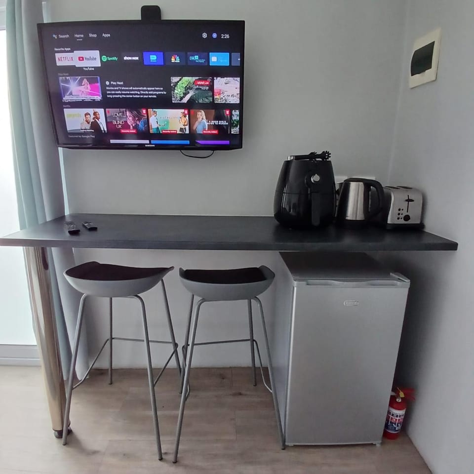TV and multimedia, Coffee/tea facilities, Seating area, minibar