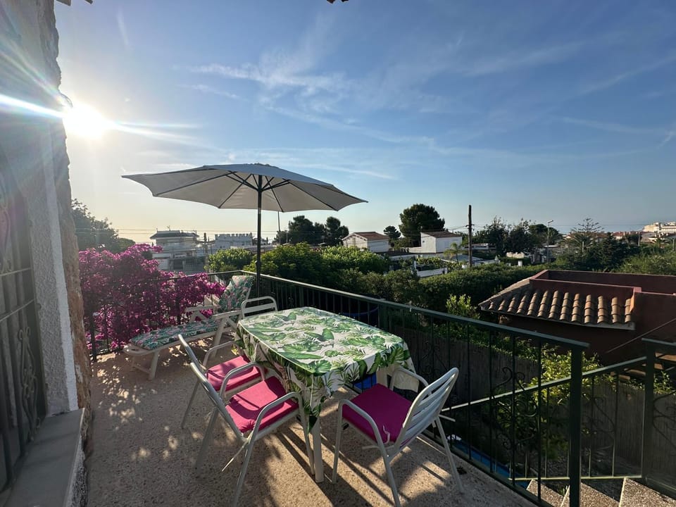 Casa Diana: Vista al mar y 3min a la playa y 30min a PortAventura House in Tarragonès