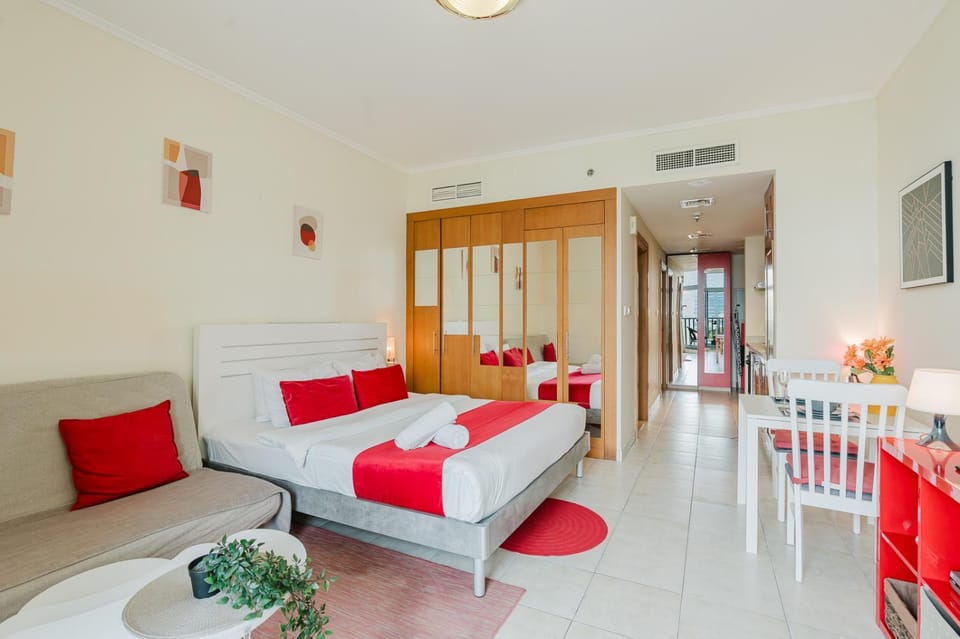 Bed, Dining area