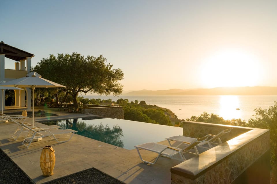 Balcony/Terrace, Sea view, Swimming pool, Sunrise