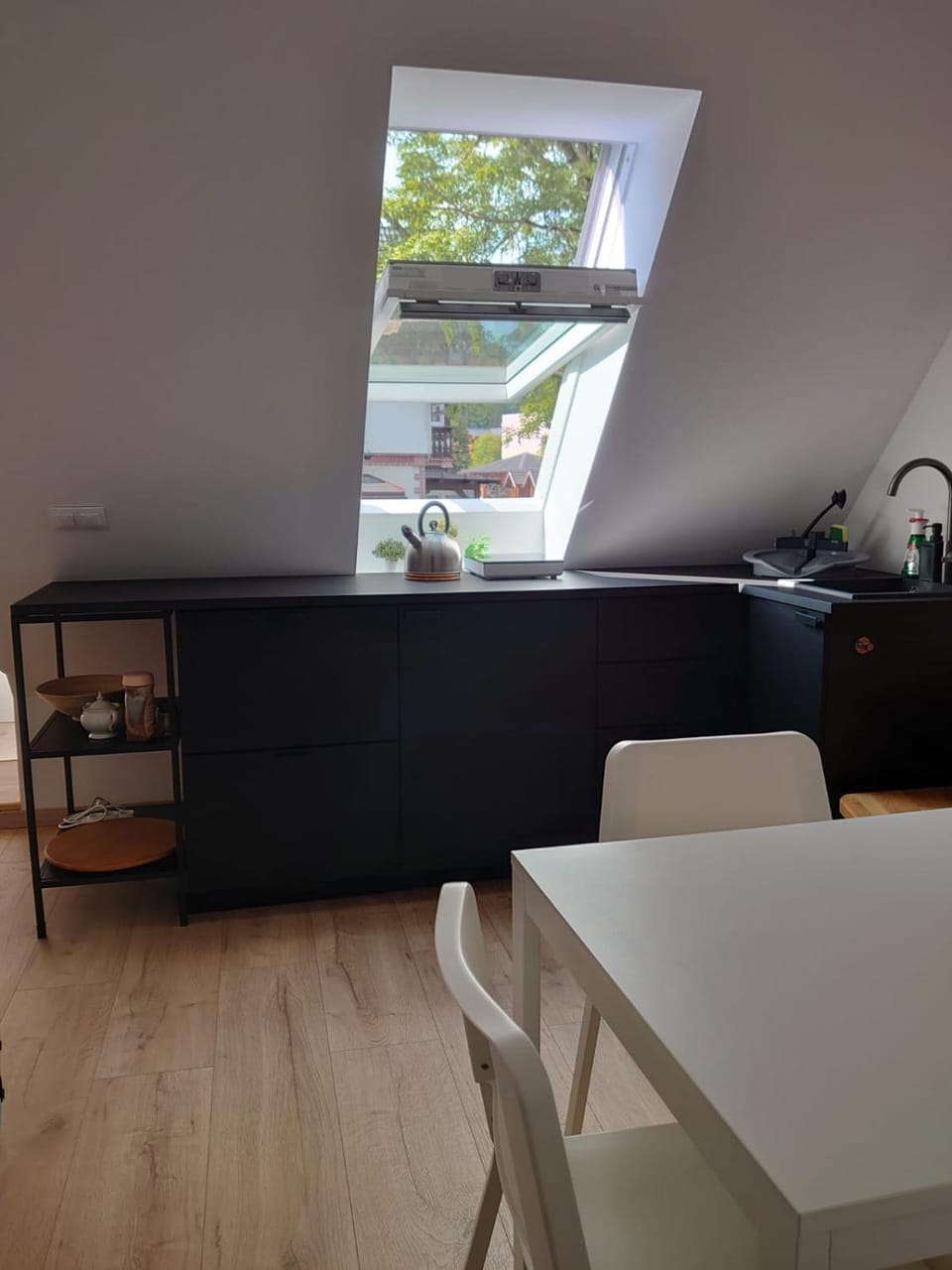 Kitchen or kitchenette, Seating area, Dining area