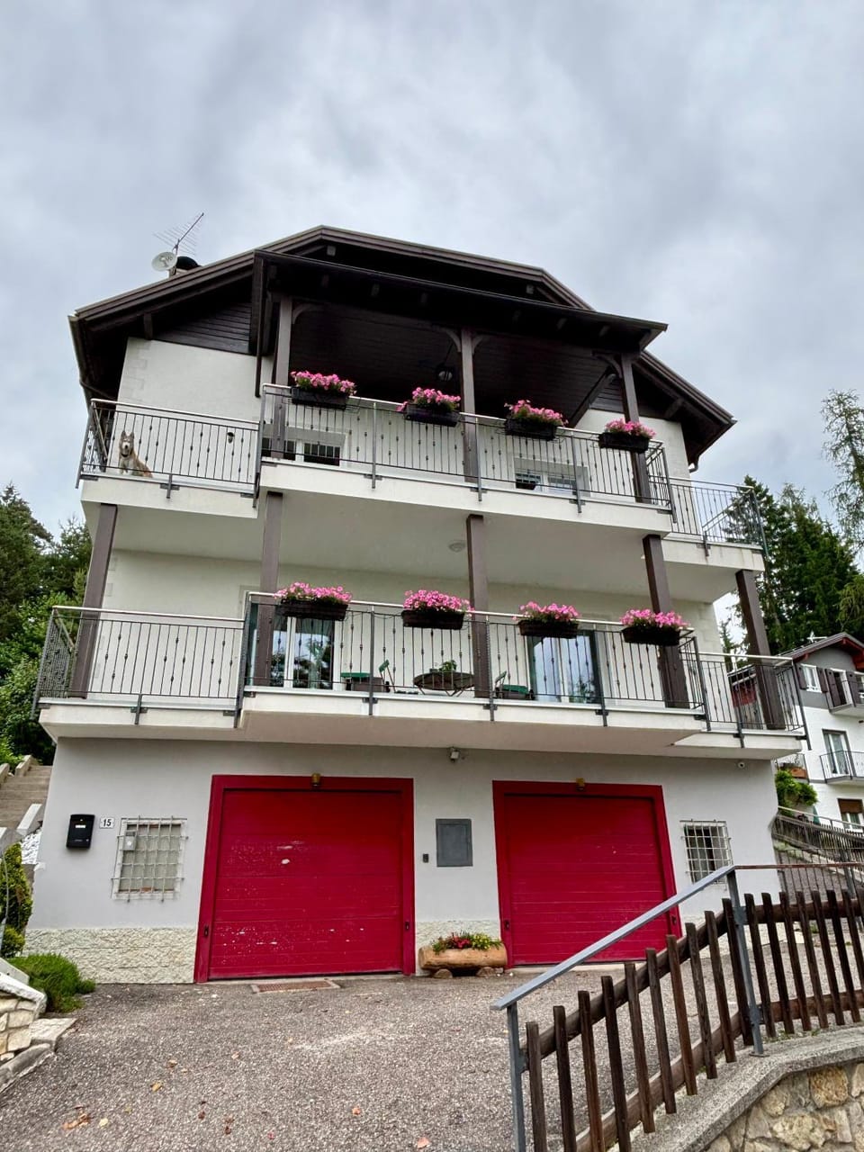 Property building, Day, Balcony/Terrace