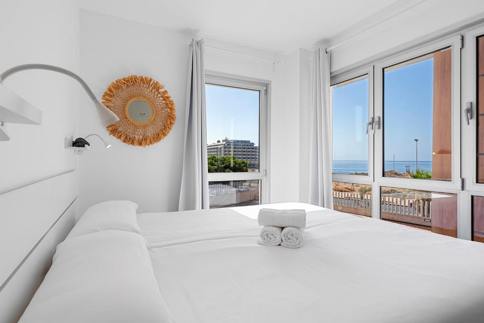 Bed, View (from property/room), Balcony/Terrace, Photo of the whole room, Bedroom, Sea view
