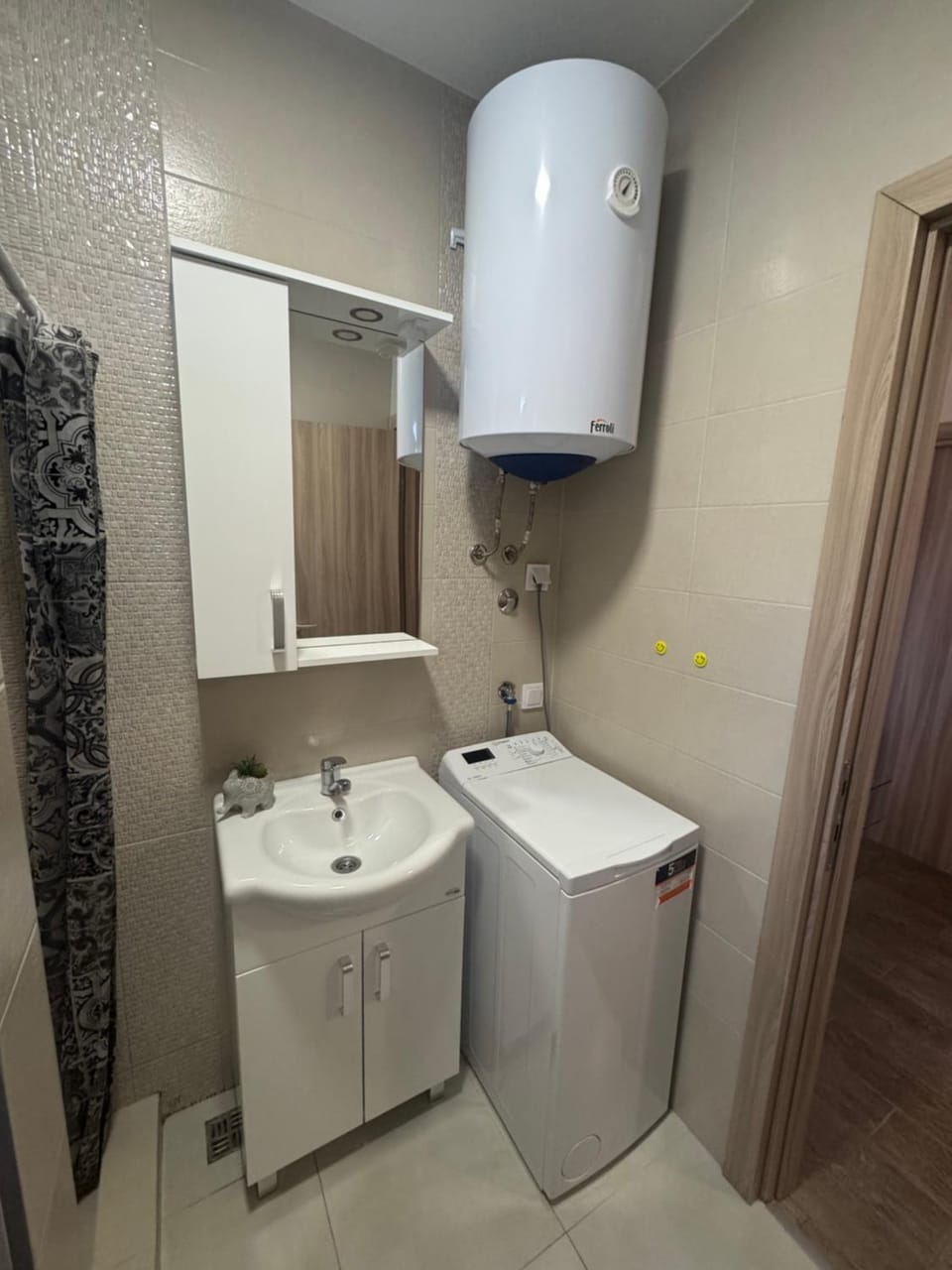 Amazing Sunset Escape -Private Parking Apartment in Kotor Municipality