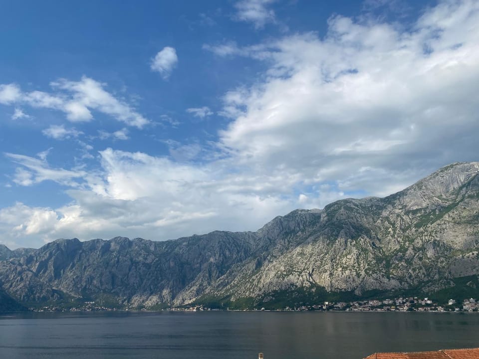 Mountain view, Sea view