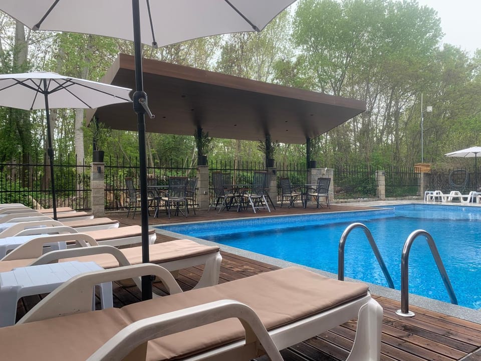 Park and pool rooms Apartment in Nessebar
