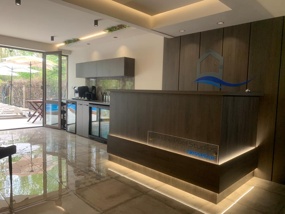 Park and pool rooms Apartment in Nessebar