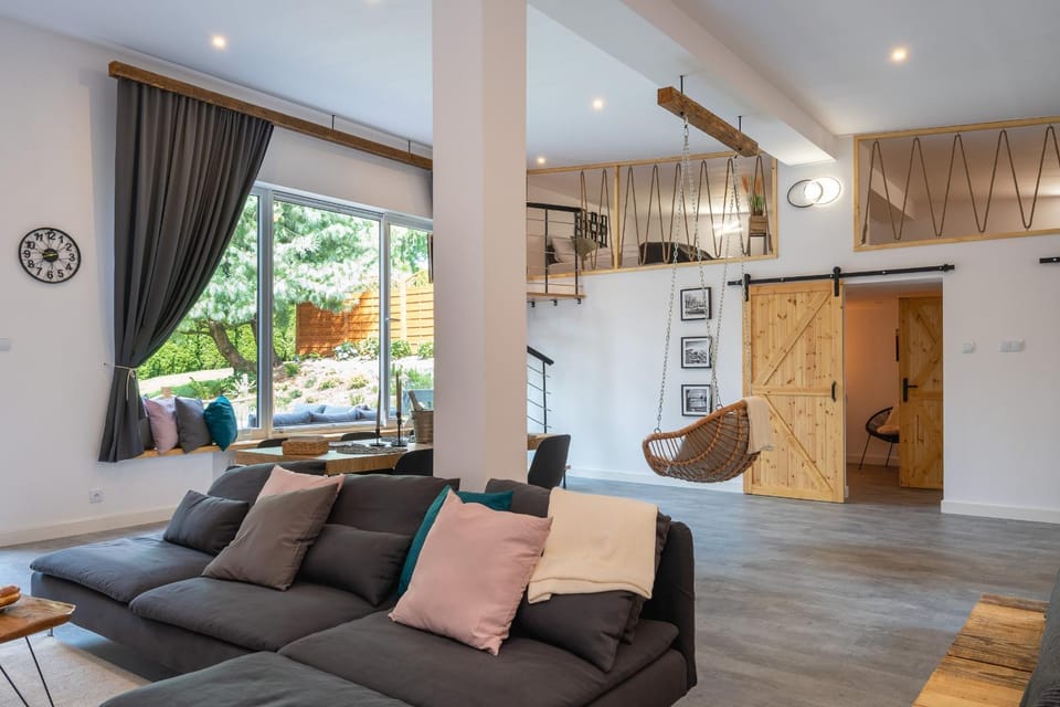 Living room, Seating area