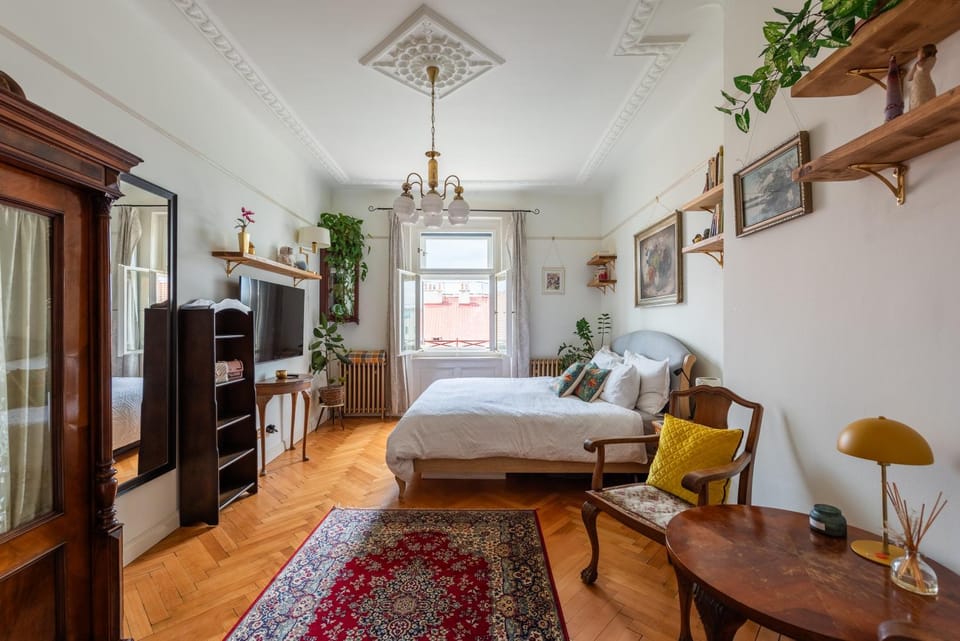 Bed, TV and multimedia, Bedroom, wardrobe