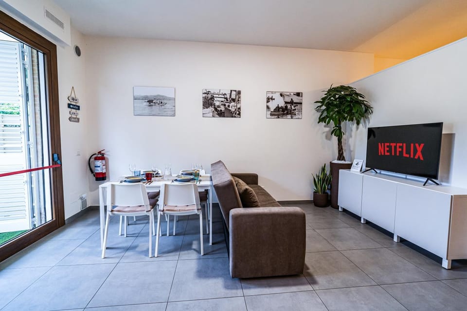 TV and multimedia, Seating area, Dining area, Evening entertainment