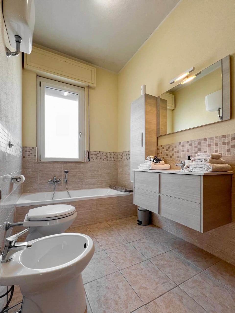Toilet, Bathroom, Bath, bidet, towels