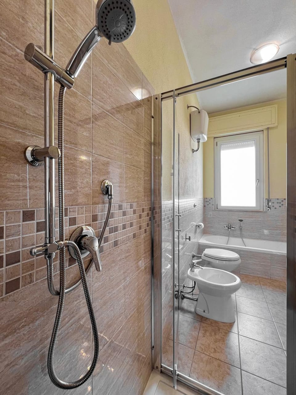 Shower, Toilet, Bathroom, towels