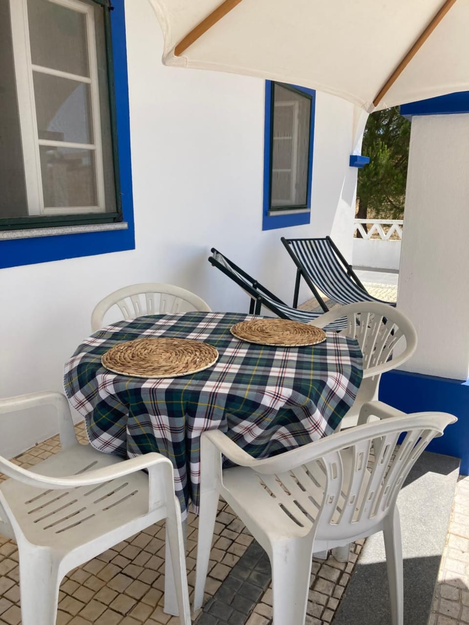 Property building, Patio, Balcony/Terrace