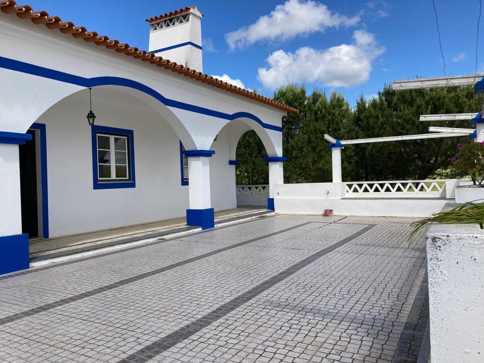 Property building, Patio, Facade/entrance