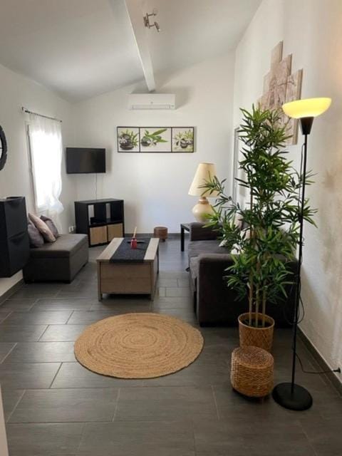 La Luz House in Marignane