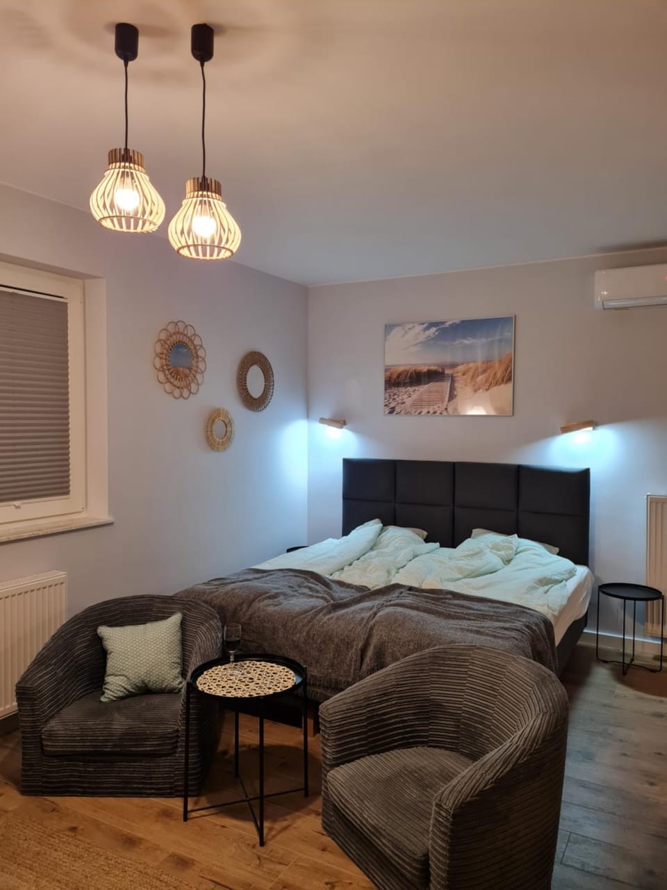 Bed, Living room