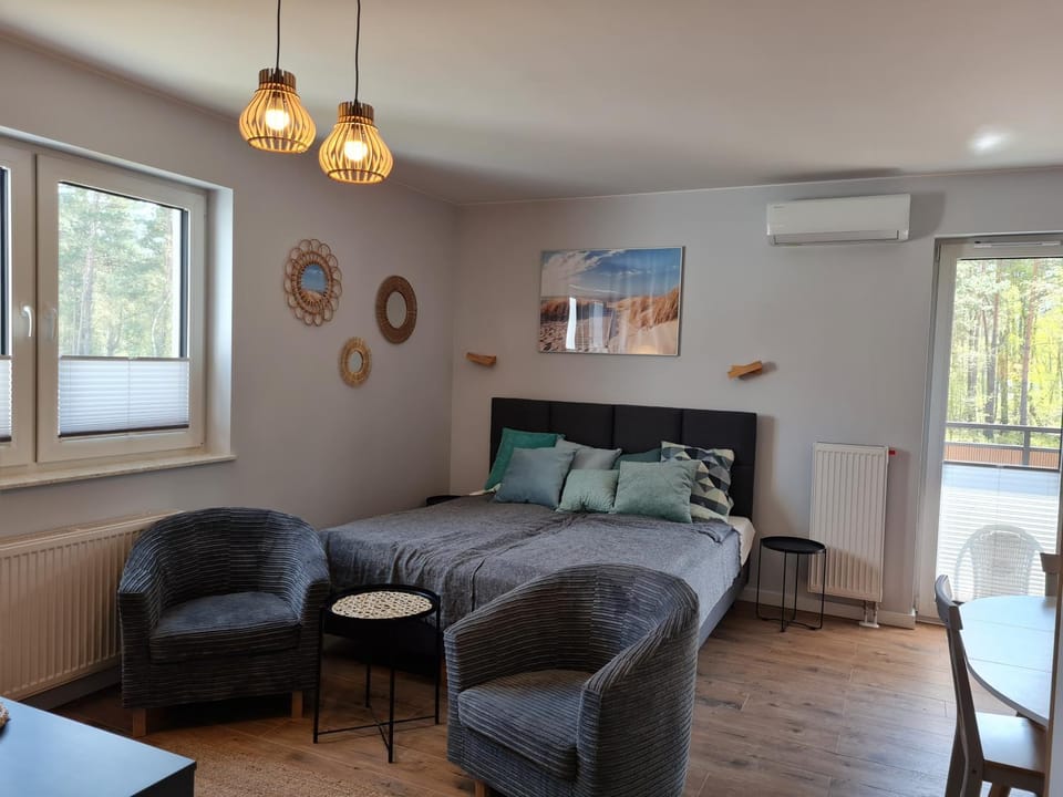 Bed, Living room, Photo of the whole room, Seating area