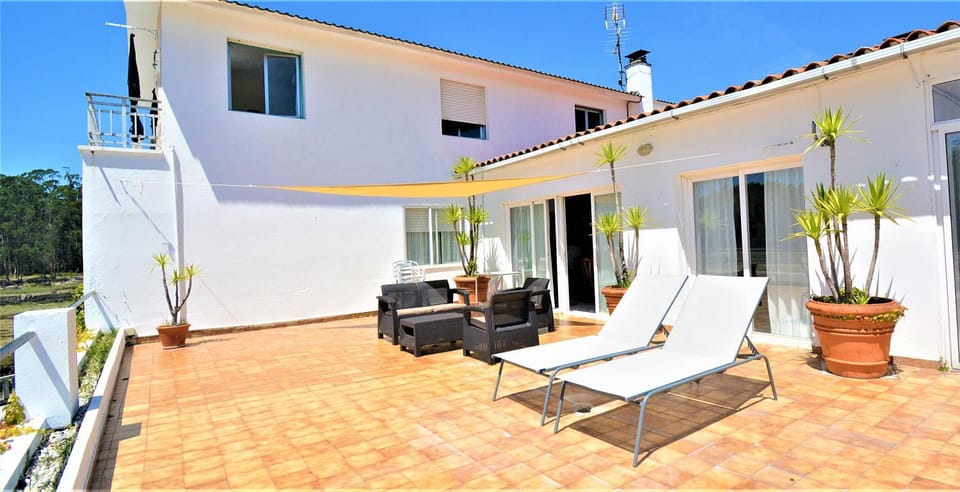 Property building, View (from property/room), Balcony/Terrace, sunbed