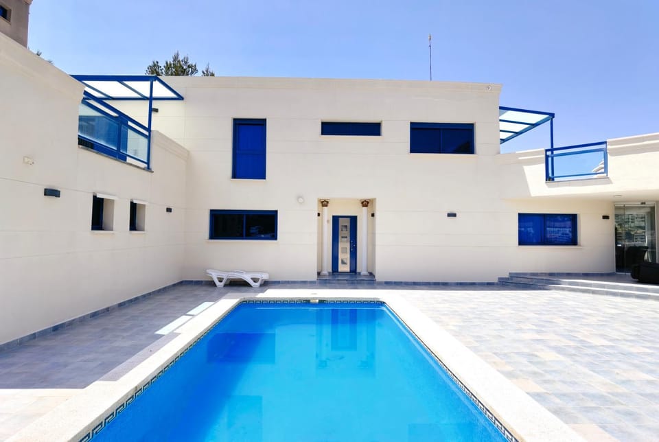 Pool view, Swimming pool, sunbed