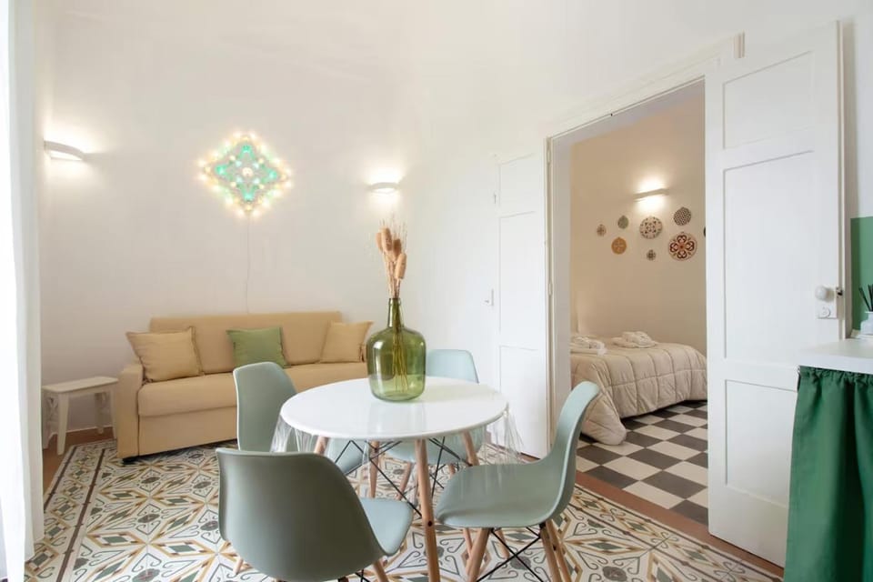 Living room, Photo of the whole room, Dining area