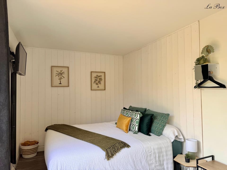 Bed, Bedroom