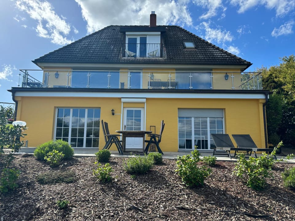 Traumhafter Seeblick mit großer Terrasse Apartment in Ratzeburg