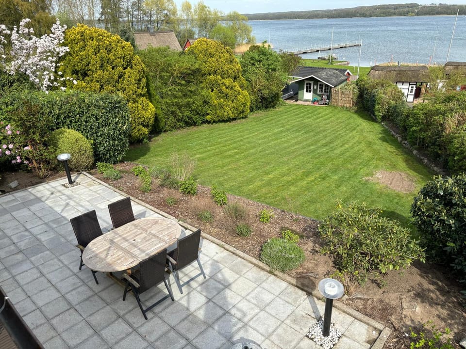 Traumhafter Seeblick mit großer Terrasse Apartment in Ratzeburg