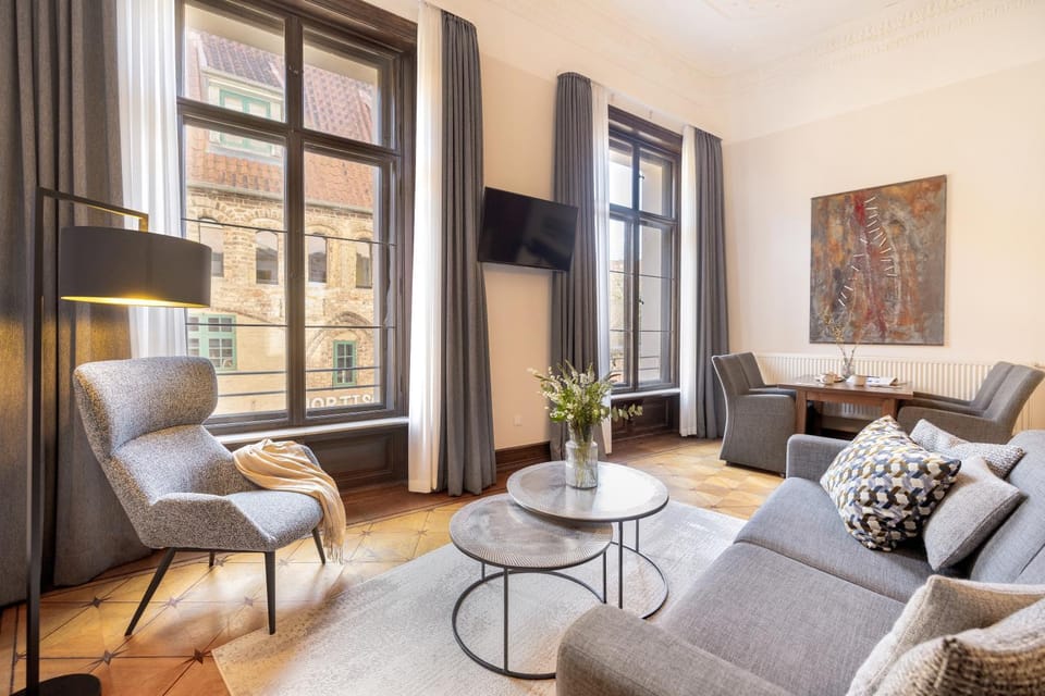 TV and multimedia, Seating area, Dining area, Evening entertainment