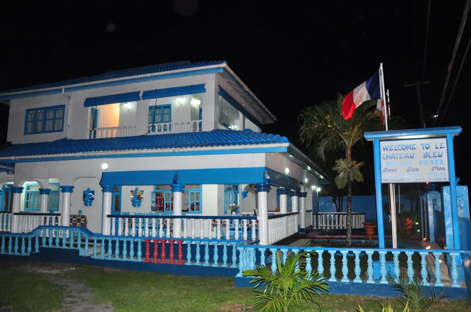 Facade/entrance