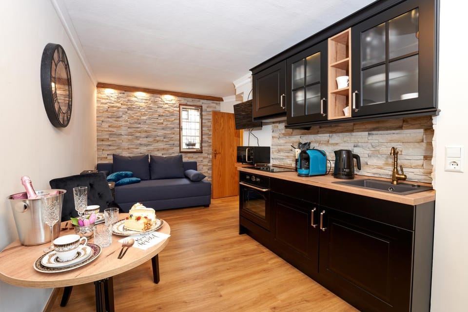 Kitchen or kitchenette, Living room, Photo of the whole room, Dining area, furniture, internet, stove, toaster, kitchen