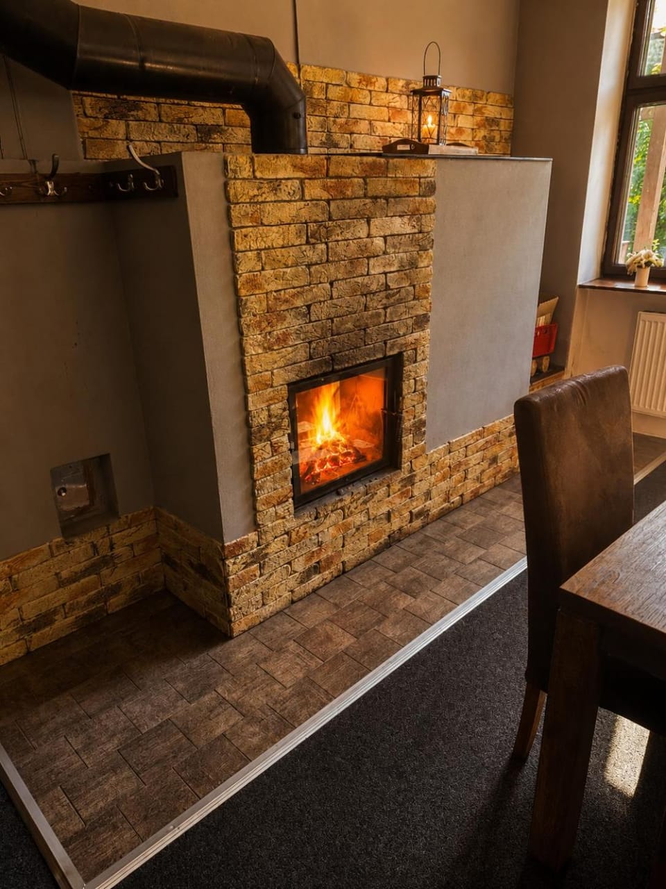 Restaurant/places to eat, fireplace