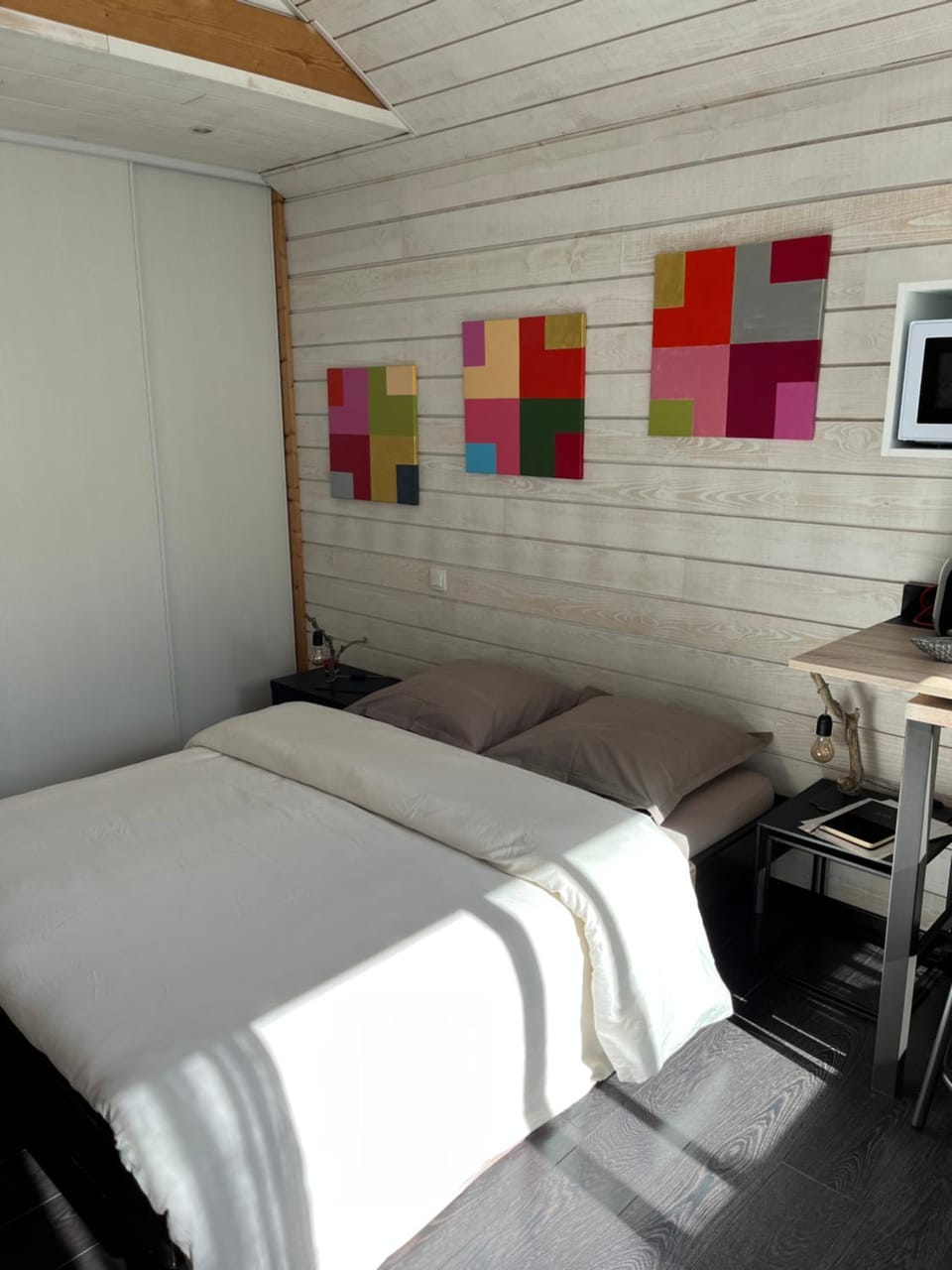 Photo of the whole room