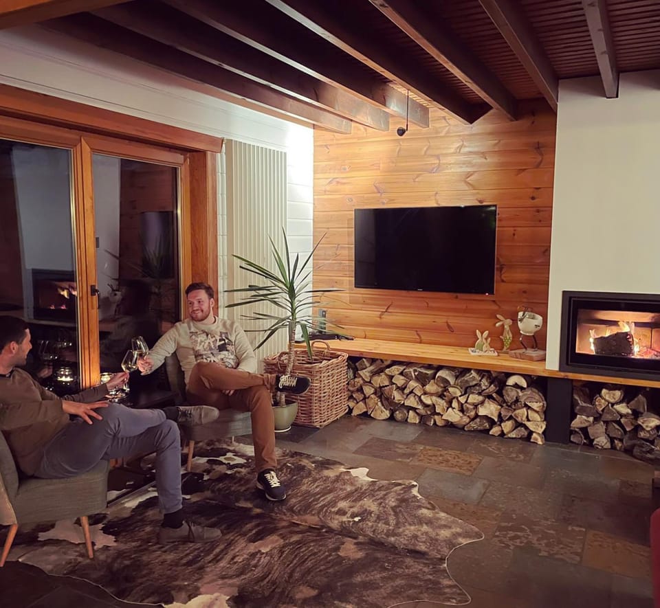 Communal lounge/ TV room, People, Living room, Seating area, group of guests, flat iron