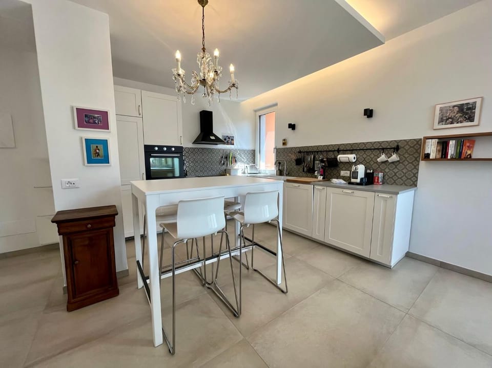 Kitchen or kitchenette, Dining area, dishwasher, washing machine