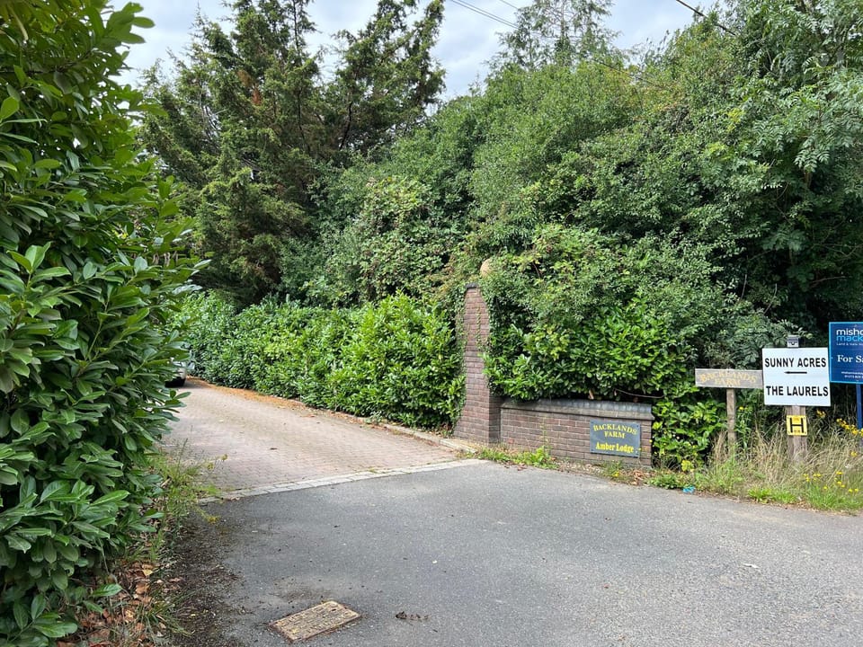Facade/entrance, Day, Neighbourhood, Natural landscape, Street view