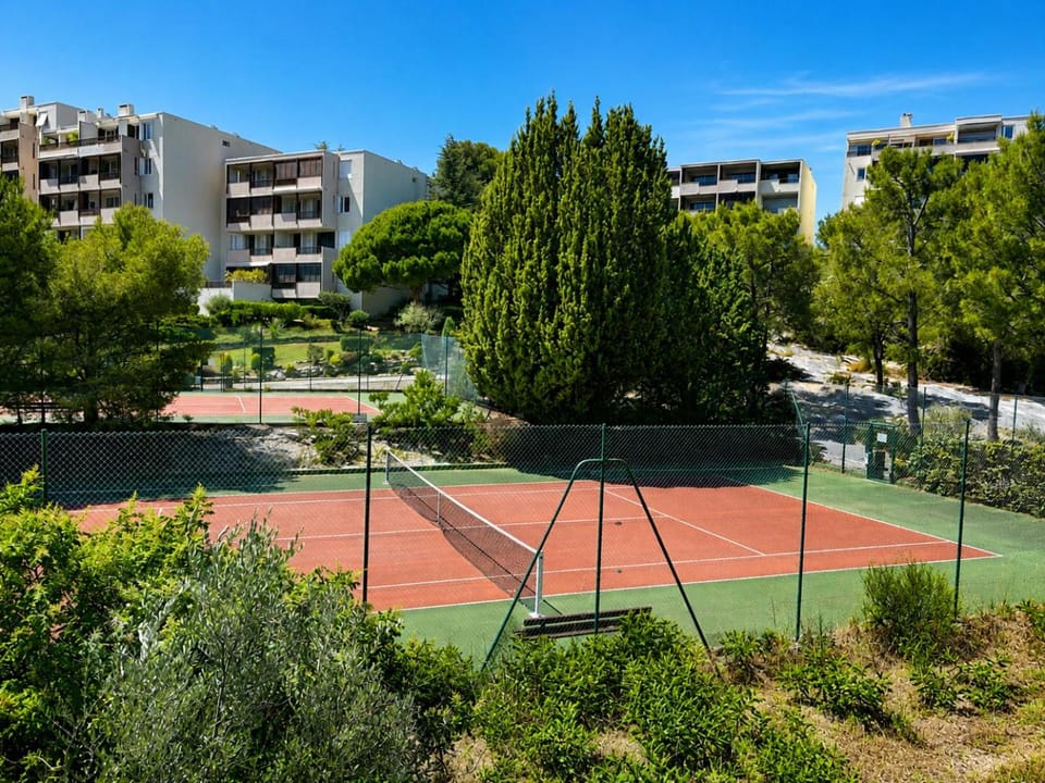Tennis court