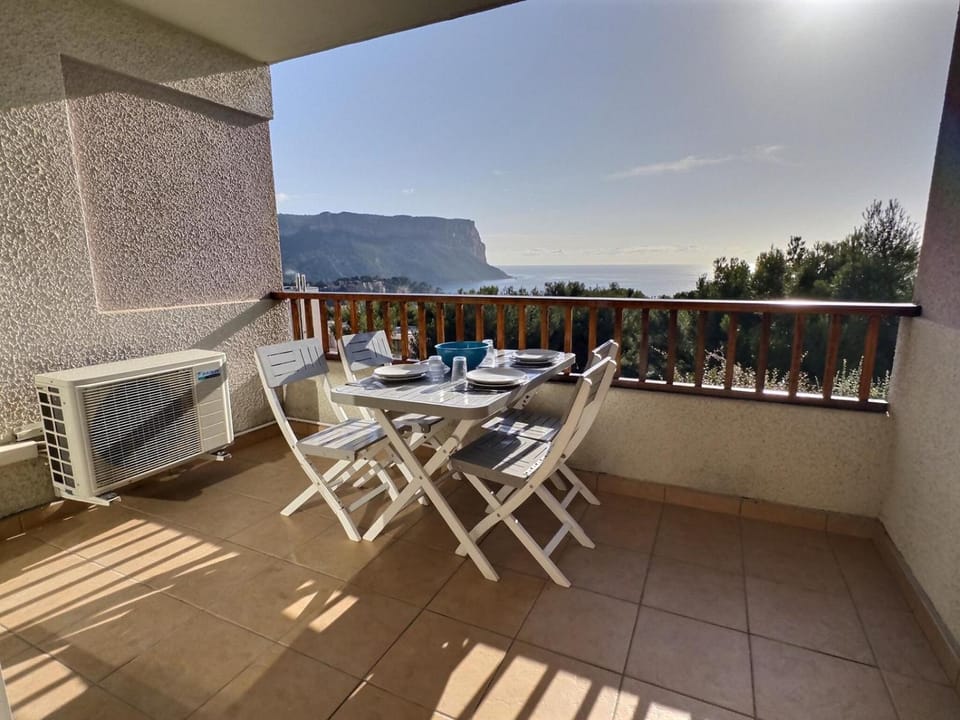 Patio, Day, View (from property/room), Balcony/Terrace, Living room, Sea view, internet