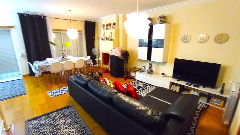 Communal lounge/ TV room, TV and multimedia, Living room, Seating area, Evening entertainment