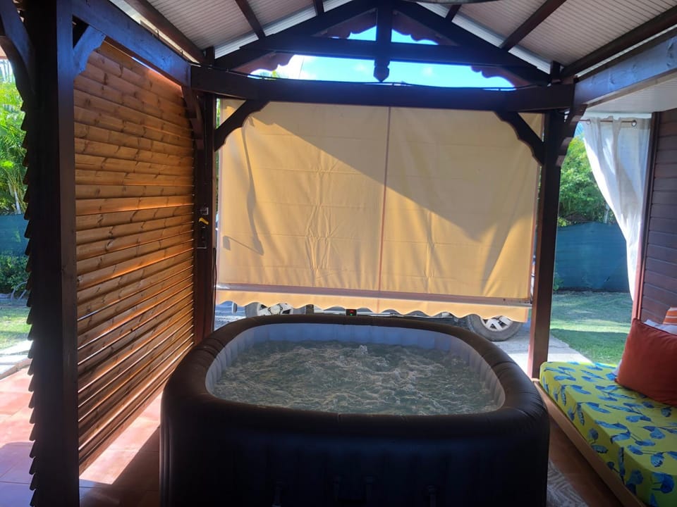 Hot Tub, Swimming pool