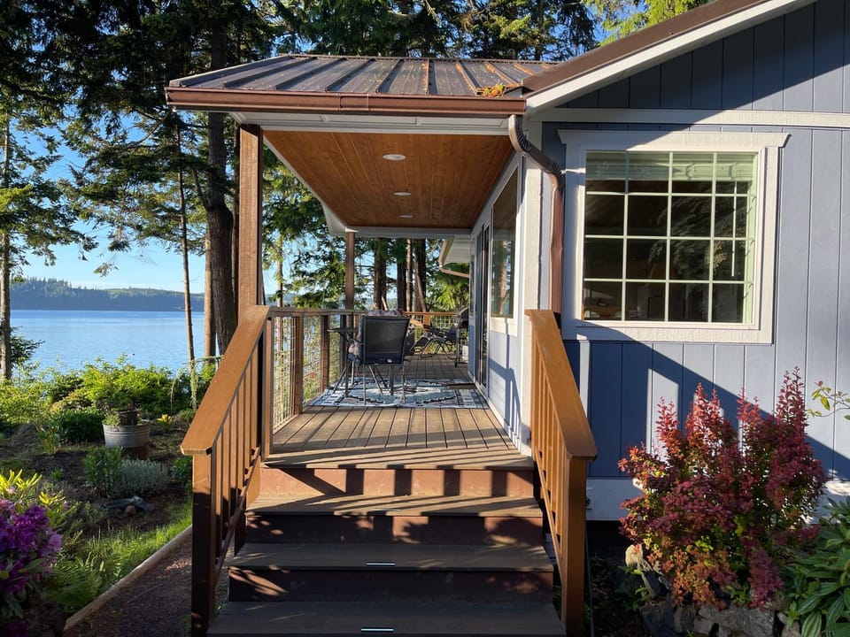 Puget Sound Chic Romantic Cottage with Private Beach Access & Gated Entry House in Port Ludlow