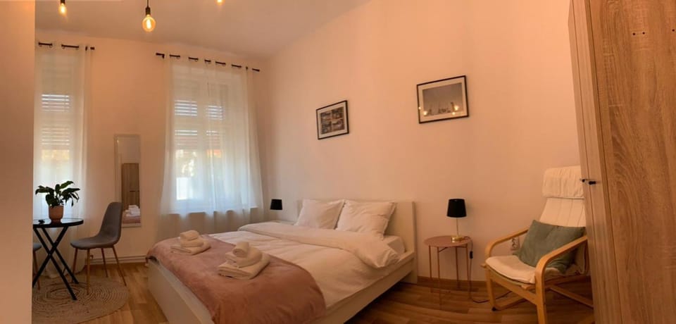 Bed, Seating area, Bedroom, wardrobe