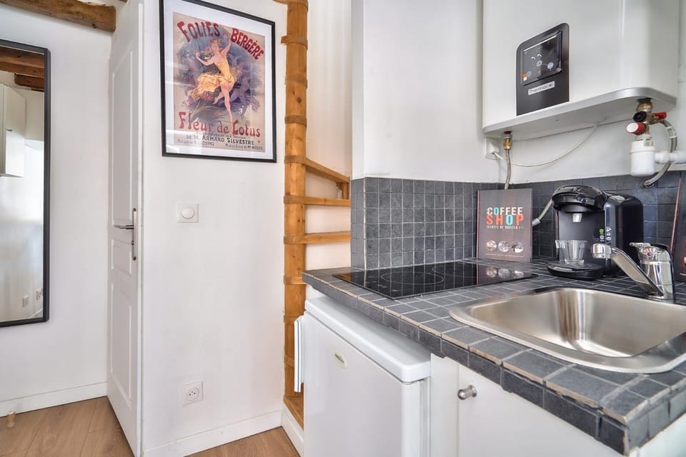 Kitchen or kitchenette