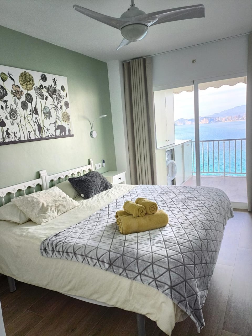 Bed, Photo of the whole room, Bedroom, Sea view, towels