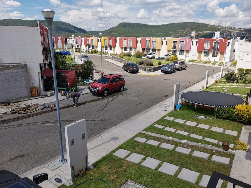 Property building, Day, Natural landscape, City view, Location, Parking