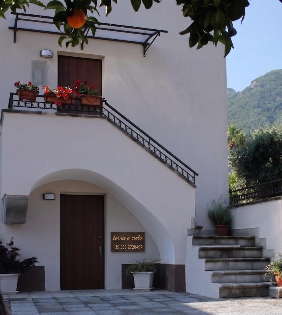 Property building, Facade/entrance, Day, Natural landscape, Mountain view