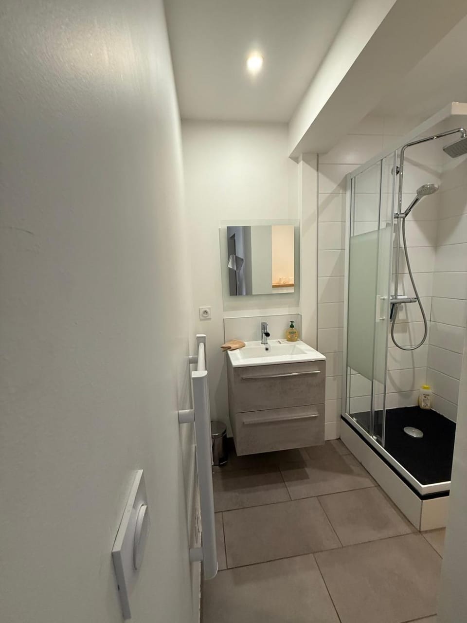 Shower, Bathroom, Bedroom, towels